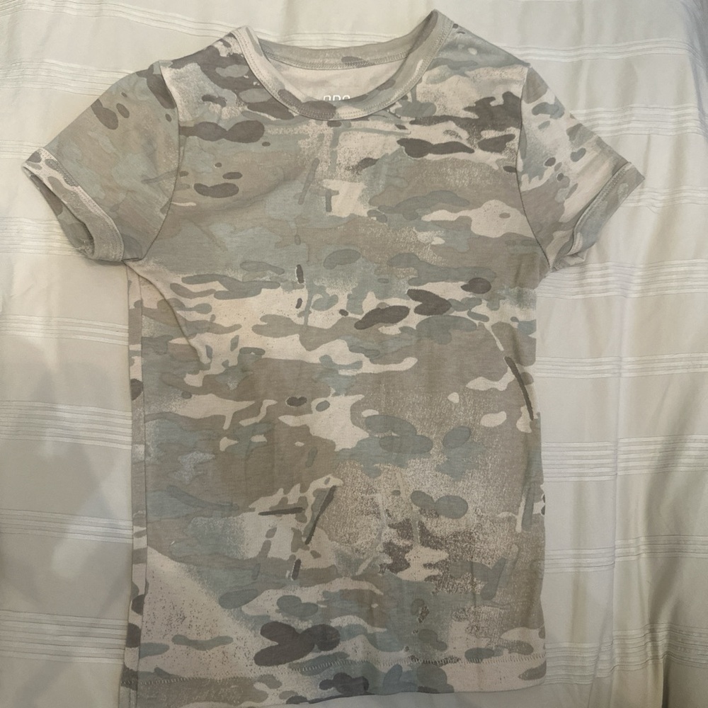 BDG  Camo T-Shirt - Gray and White